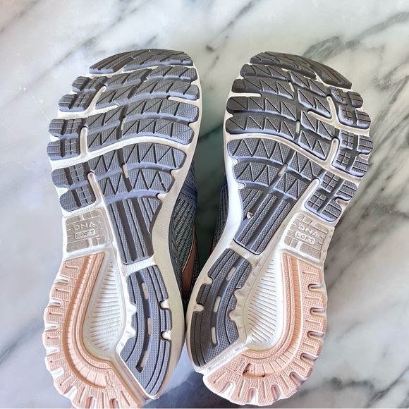 Brooks Adrenaline GTS 20 Running Shoes - Picture 4 of 10